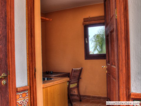 HDR_Pool_House_Entrance