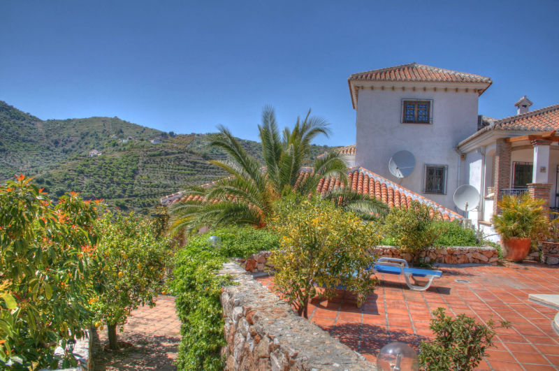 Urlop w Andaluzji, Hiszpania dom wakacyjny z basenem i widokiem na morze.