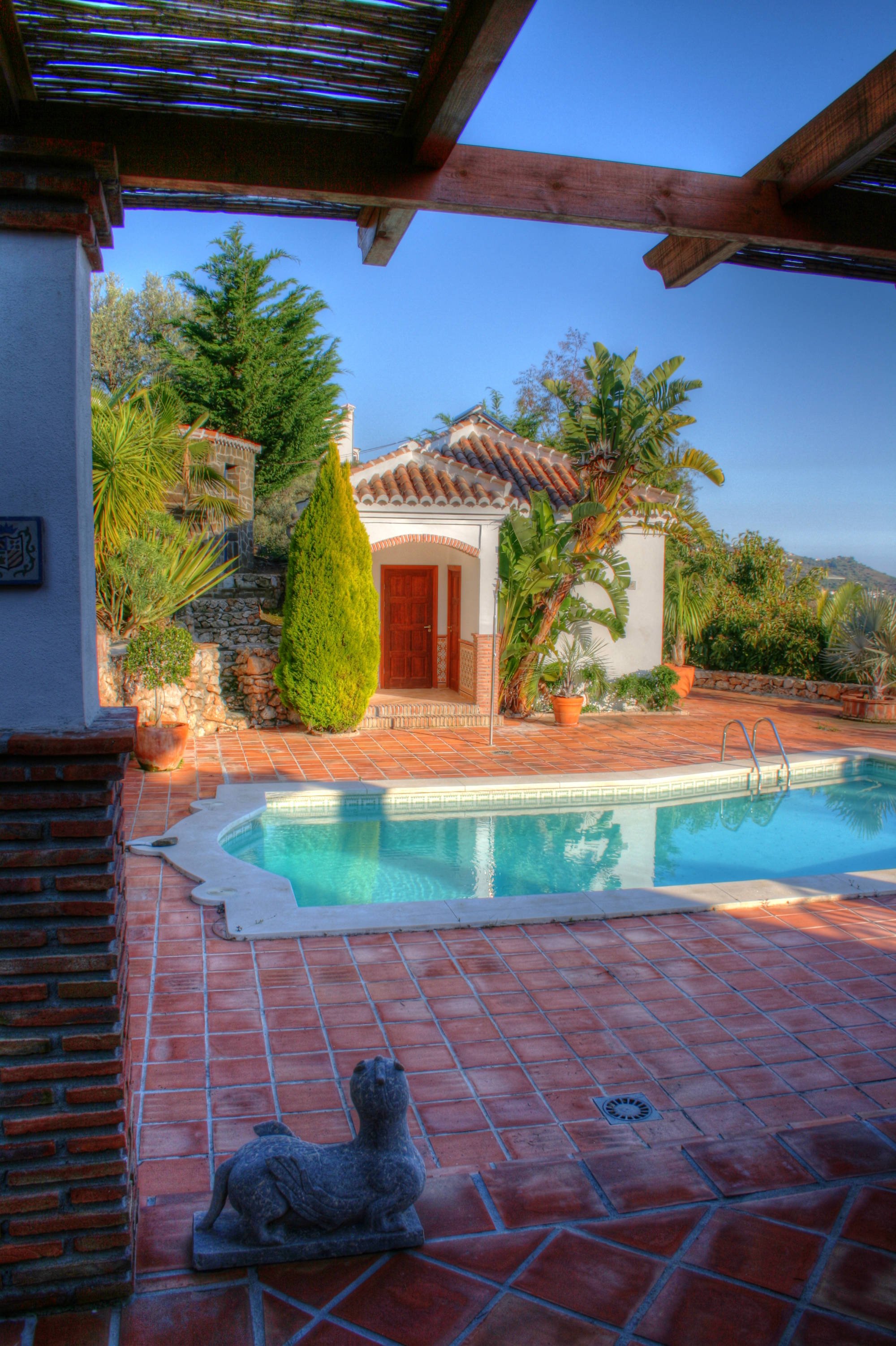 Urlop w Andaluzji, Hiszpania dom wakacyjny z basenem i widokiem na morze.